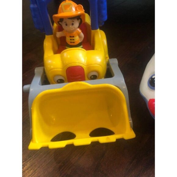 Little people plane and dozer lot - Picture 2 of 4